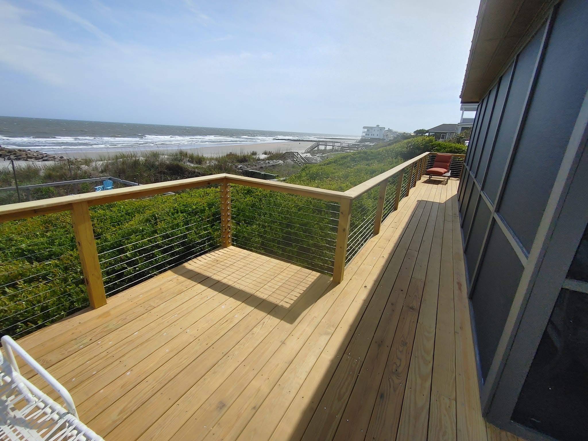 Lowcountry outdoor deck with cable railing